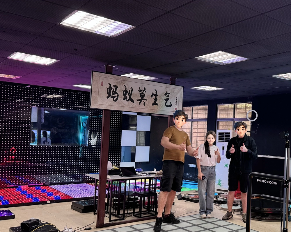 International customer visiting LED floor factory