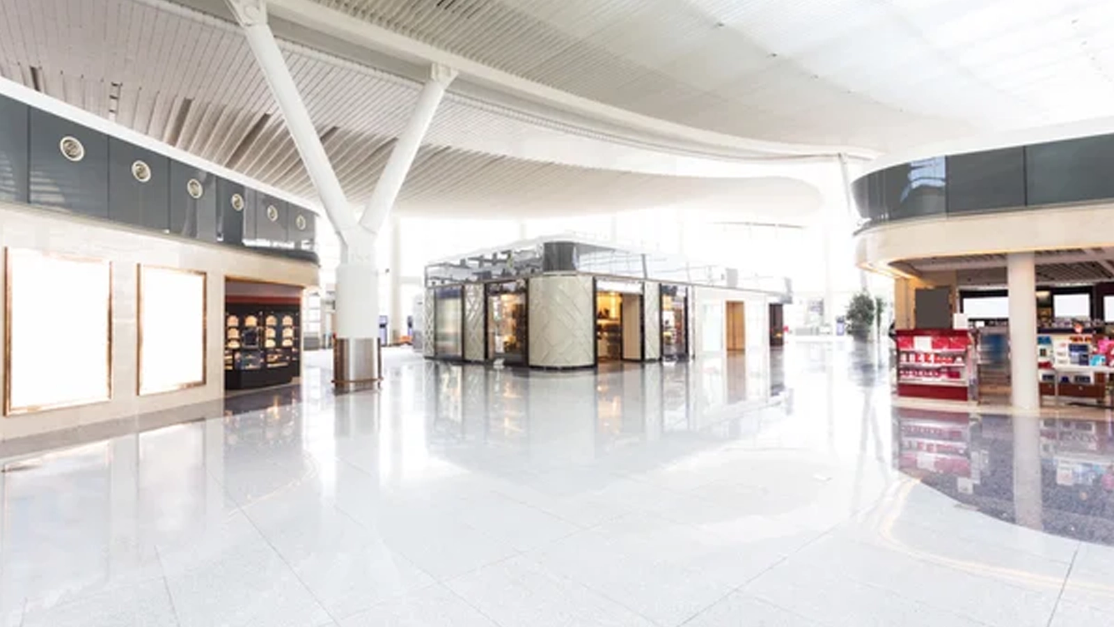 Shopping Mall / Empty Retail Space