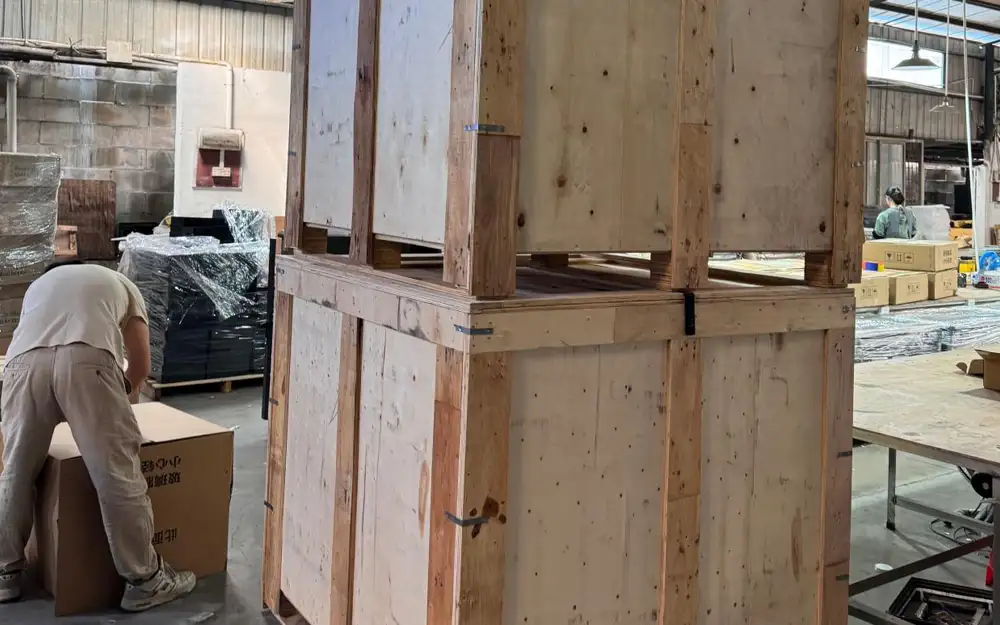 Fully enclosed reinforced wooden crate packaging for international LCL sea freight shipping