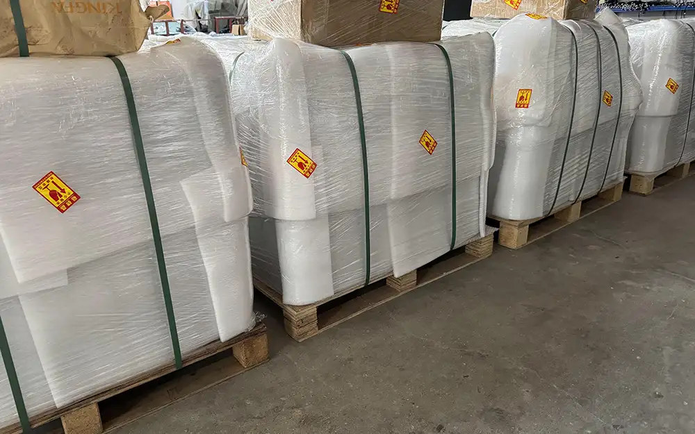 Export standard wooden pallet packaging wrapped with stretch film for game room equipment