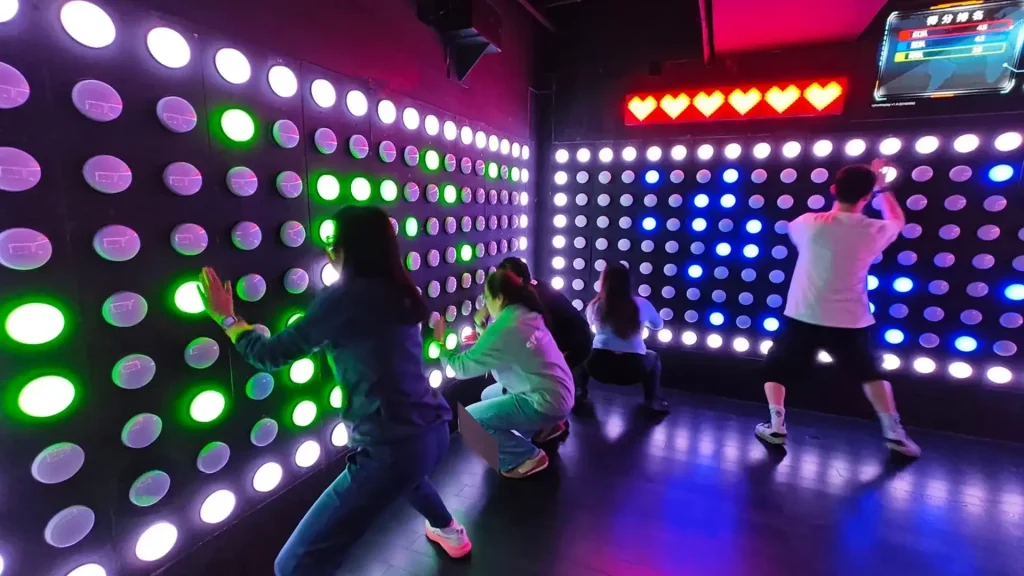 Push Button Game Wall: Commercial Reaction Room Guide for FECs (2026) 4 Comparison between push button game wall and Sports Reaction Wall attraction