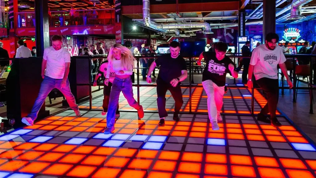 Interactive Game Floor for Gyms and Fitness Centers: The Active Entertainment Opportunity (2026) 3 Group fitness class using an interactive game floor alongside traditional training