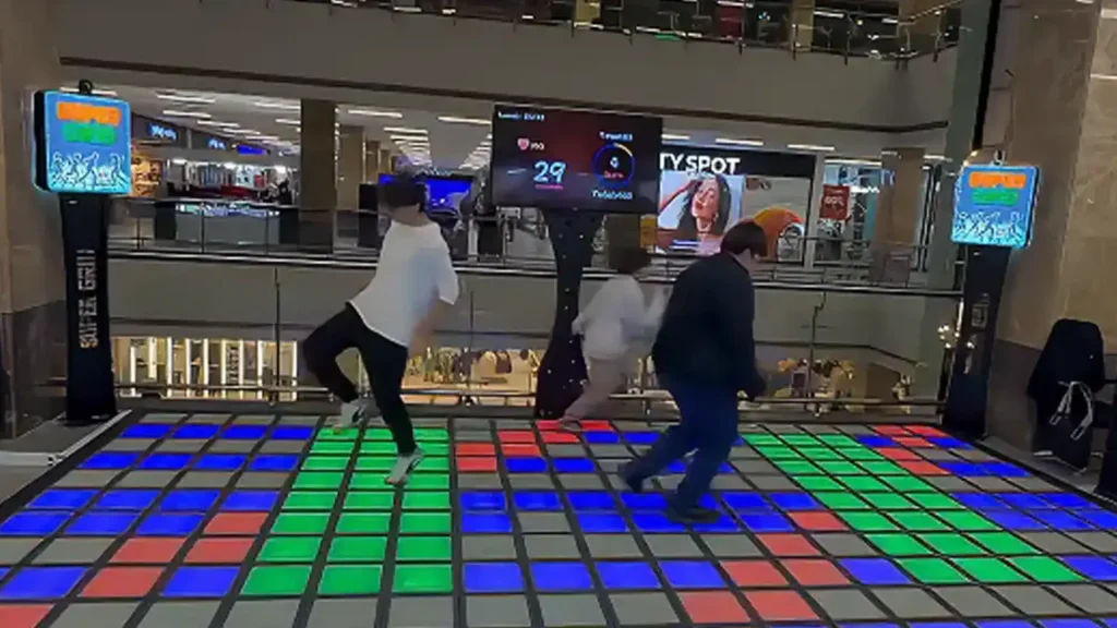 Interactive Game Floor for Shopping Malls: Layout, Foot Traffic & Business Case (2026) 1 interactive game floor shopping mall atrium